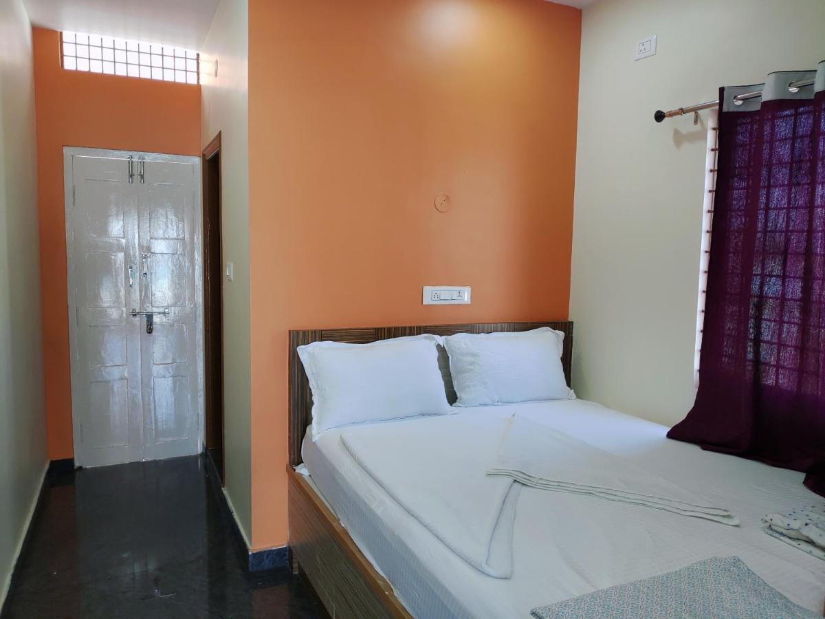 Vijayanagara Home Stay Hampi Esterno foto